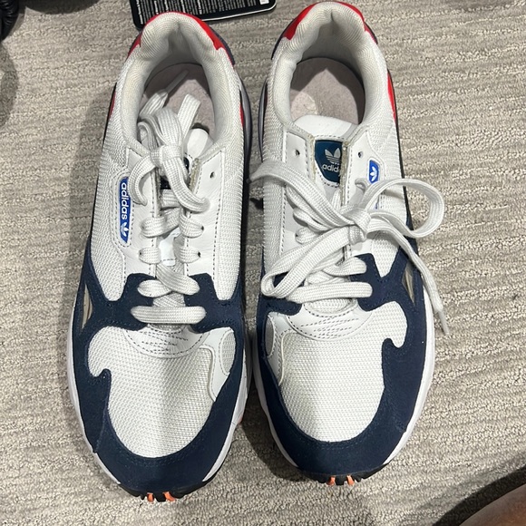 Womens adidas sneakers - Picture 1 of 4